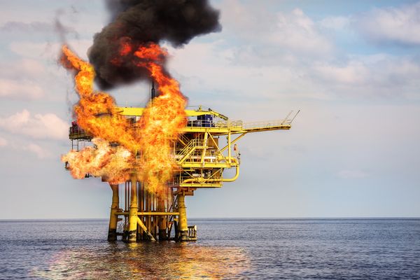 oil rig fire